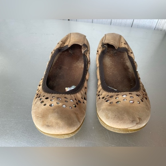 Taos Womens US 8-8.5 EU 39 Leather Ballet Flats Shoe Tan Slip On Casual Comfort - Picture 3 of 5